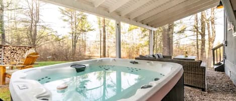 All year round covered hot tub with outdoor TV!!