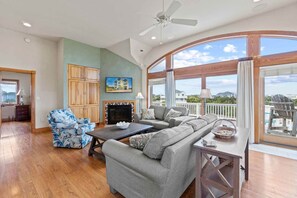 Surf-or-Sound-Realty-956-Serendipity-Great-Room-2