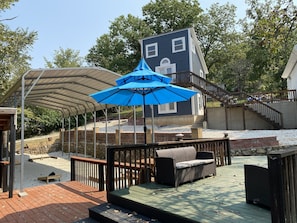 Large deck and outside area to relax and play games. 