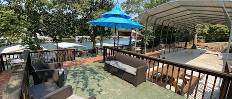 Comfortable sitting area overlooking the lake and covered game area. 