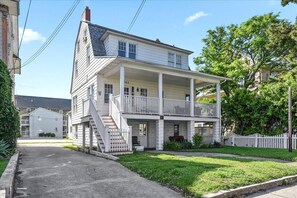 Two front porches make it perfect for watching the Ocean City life. 