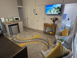 Living Room / Lounge
