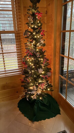 Cabin is great place to celebrate Christmas!!