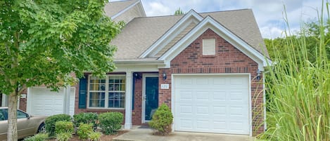 Condo has a 1-car garage.