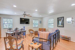 Living Room | Trundle Bed | Smart TV | Free WiFi | Window A/C Units