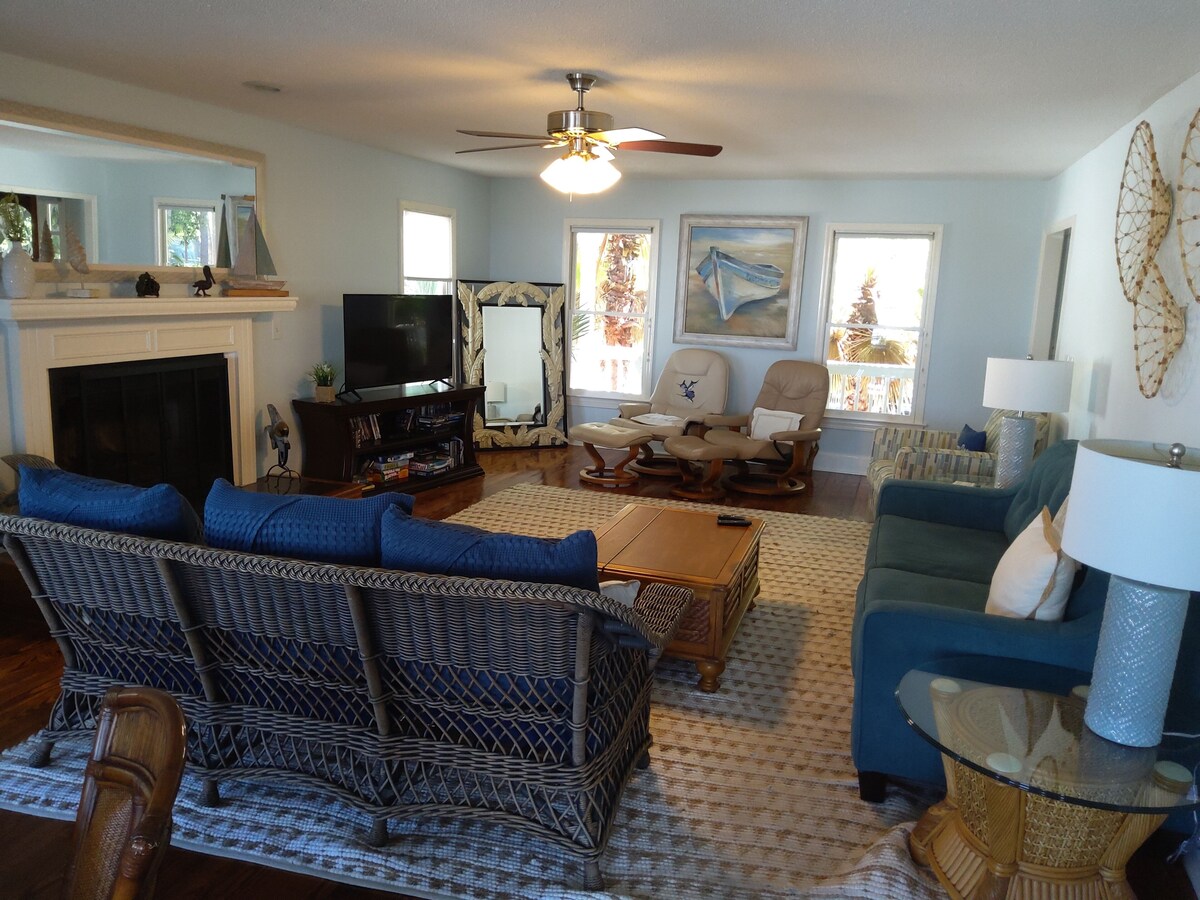 Dreamworthy, waterfront St. Helena home with pool and deep water dock.