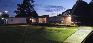 An idea of how the house looks at night and its lighting.