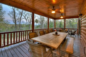 Sassafras Lodge- Main level deck dining space