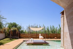Sensory pool elements.