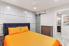 Nice bedroom with good set of pillow and sheets