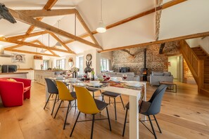 Mount Zion, Wells-next-the-Sea: Open plan dining area with seating for eight people