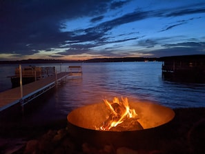 Experience the perfect lakeside fire pit for crafting unforgettable memories 