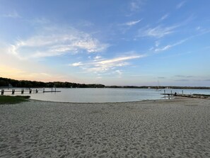 7 min walk to private beach. Beach pass provided to other Barnstable beaches too