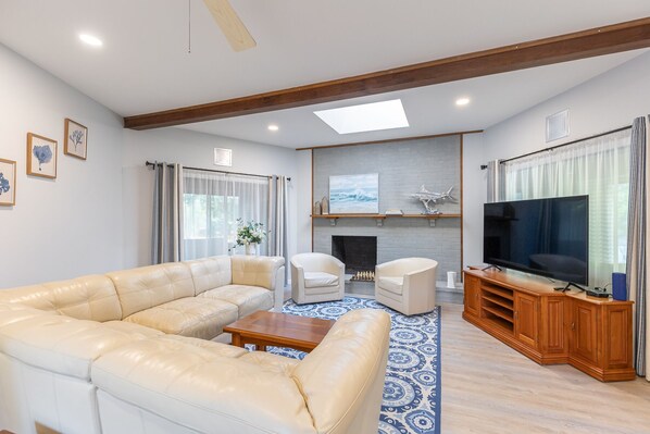 Tastefully designed living room . 