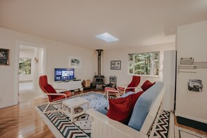 Home Decor, Furniture, Indoors, Living Room, Couch
