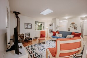 Home Decor, Furniture, Indoors, Living Room, Rug