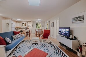 Home Decor, Furniture, Indoors, Living Room, Couch