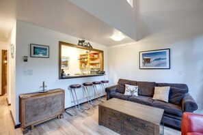 Indoors, Furniture, Living Room, Home Decor, Couch