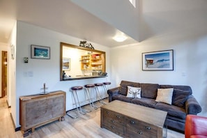 Indoors, Furniture, Living Room, Home Decor, Couch