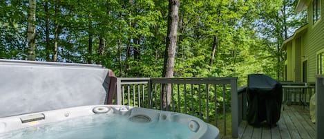 Okemo Westwood Condo - a SkyRun Vermont Property - Private Hot Tub, Grill and Outdoor Eating area