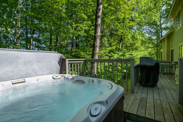 Okemo Westwood Condo - a SkyRun Vermont Property - Private Hot Tub, Grill and Outdoor Eating area