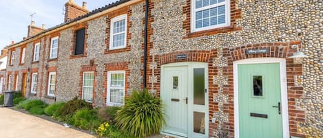 Pilgrims is a beautiful flint cottage located in the village of Bacton.