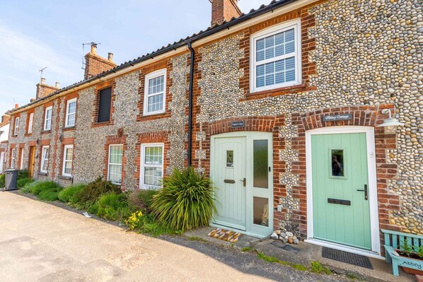 Pilgrims is a beautiful flint cottage located in the village of Bacton.