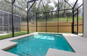 [Pool] Enclosed pool with heating - available on request.