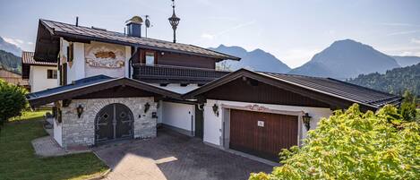 Exclusive Villa Tirol Haupteingang 
6391 Fieberbrunn