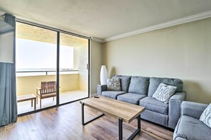 Living Room | Central A/C | Free WiFi