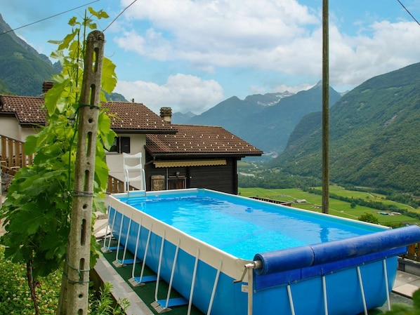 Himmel, Wolke, Wasser, Gebäude, Eigentum, Schwimmbad, Pflanze, Natur, Azurblau, Berg