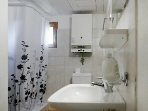 Spiegel, Zapfhahn, Armatur, Sinken, Eigentum, Bad Sink, Pflanze, Badezimmer, Lila, Gebäude