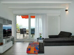 Eigentum, Couch, Möbel, Gebäude, Schatten, Flooring, Wohnzimmer, Interior Design, Komfort, Fussboden