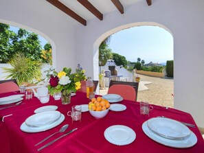 Table, Vaisselle, Meubles, Propriété, Vaisselle, Assiette, Plante, Aliments, Nappe De Table, Chaise