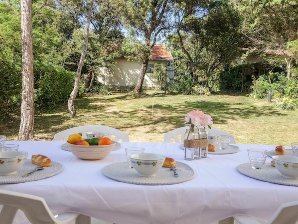 Table, Vaisselle, Aliments, Plante, Meubles, Propriété, Vaisselle, Assiette, Tableau De Plein Air, Nappe De Table