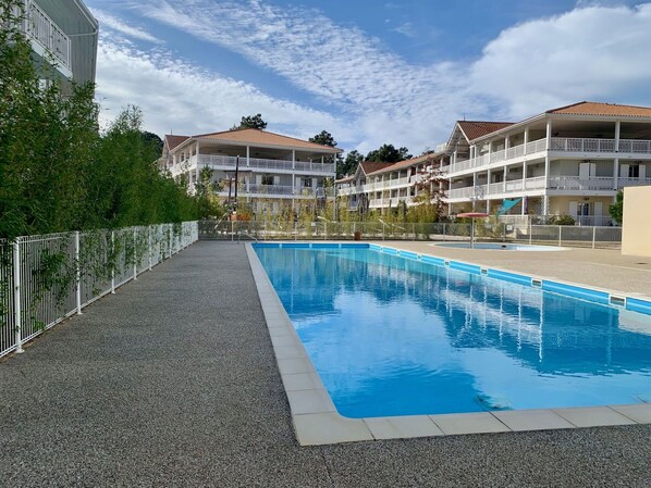 Cloud, Water, Building, Sky, Plant, Azure, Swimming Pool, Window, Tree, House