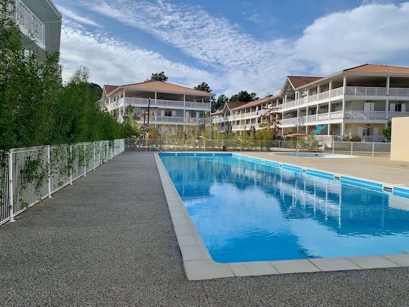 Cloud, Water, Building, Sky, Plant, Azure, Swimming Pool, Window, Tree, House