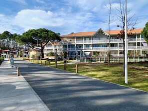 Sky, Cloud, Plant, Building, Tree, Urban Design, House, Shade, Neighbourhood, Residential Area