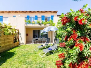 Plant, Building, Flower, Property, Sky, Nature, Vegetation, Window, Tree, House