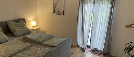 Ferienwohnung Matzing, bis zu 4 Personen, 110 qm-Schlafzimmer Doppelbett