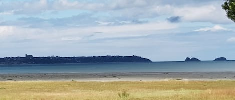 Vue mer depuis le gîte. Les couleurs changent sans cesse...