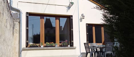 Maison avec terrasse et jardin