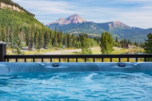 Hot tub with awesome views of Engineer Mountain