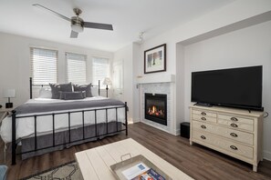 SWP Fraser Crossing 3518 fireplace and TV