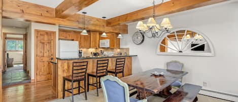 D2 Upper Woodbridge 2BR Condo - a SkyRun Aspen Property - 