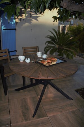 Outdoor dining