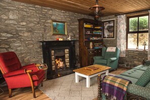 Hillside Holiday Home, Large Holiday Home Close to Killarney Town and Farranfore Airport