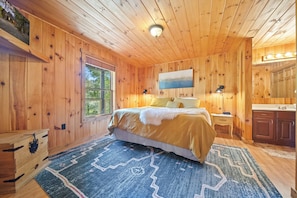 Cozy Bedroom #3: King Bed + Ensuite located on the lower floor