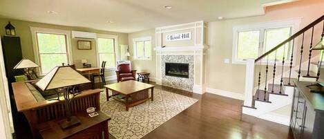 Spacious Open Floor Plan/Living room