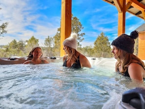 Outdoor spa tub